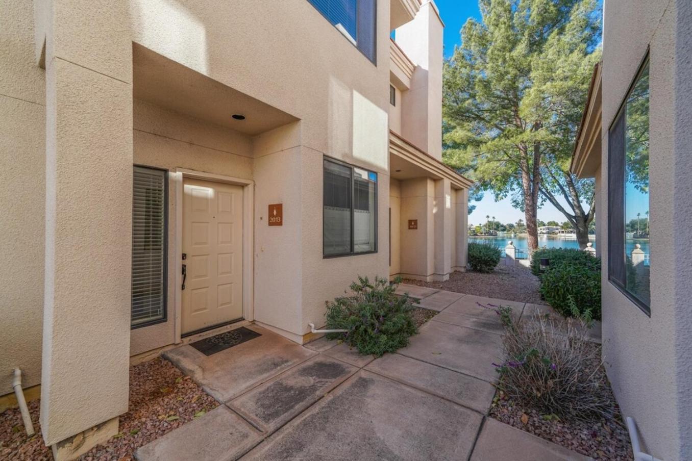Waterfront-2nd Flr-3br-fireworks-private-gated Holiday home *