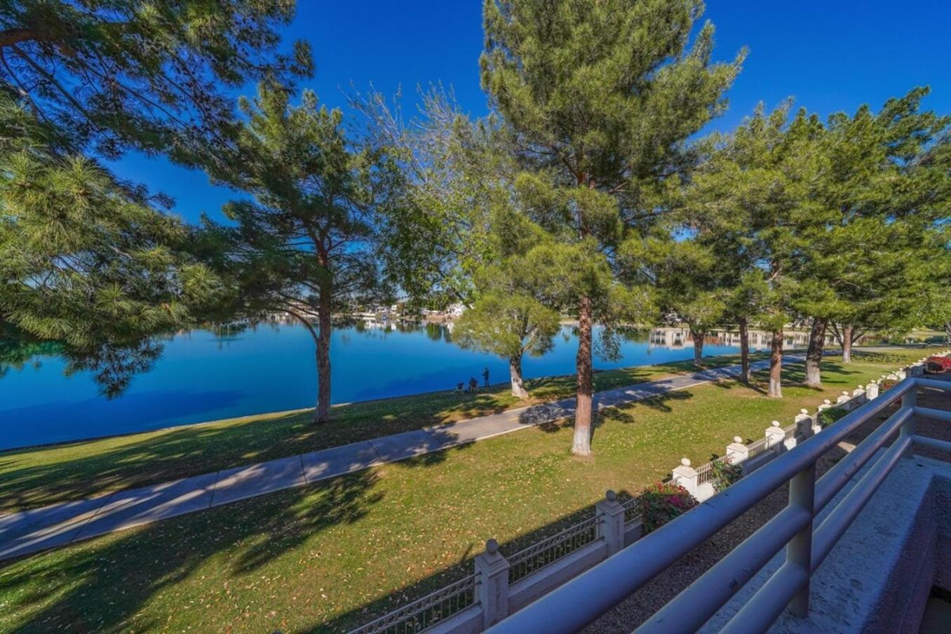 Holiday home Waterfront-2nd Flr-3br-fireworks-private-gated *
