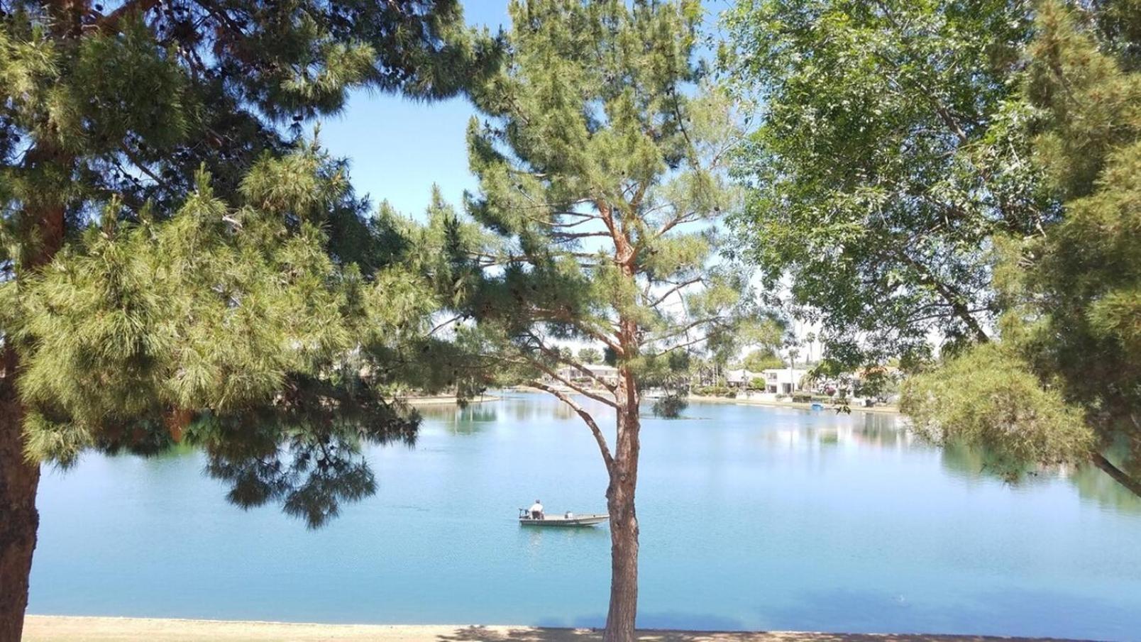 Holiday home Waterfront-2nd Flr-3br-fireworks-private-gated Scottsdale