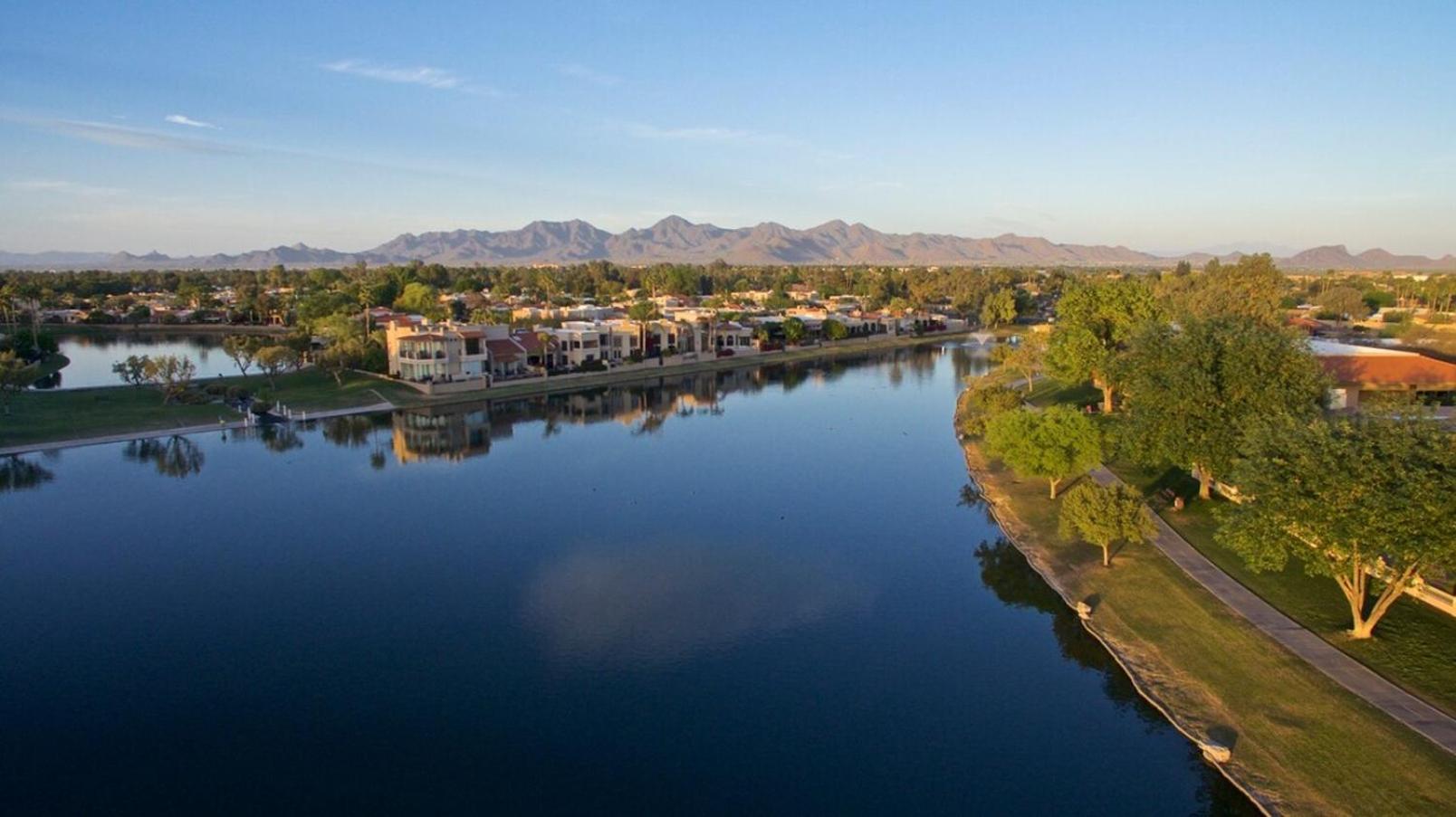 Waterfront-2nd Flr-3br-fireworks-private-gated * Scottsdale