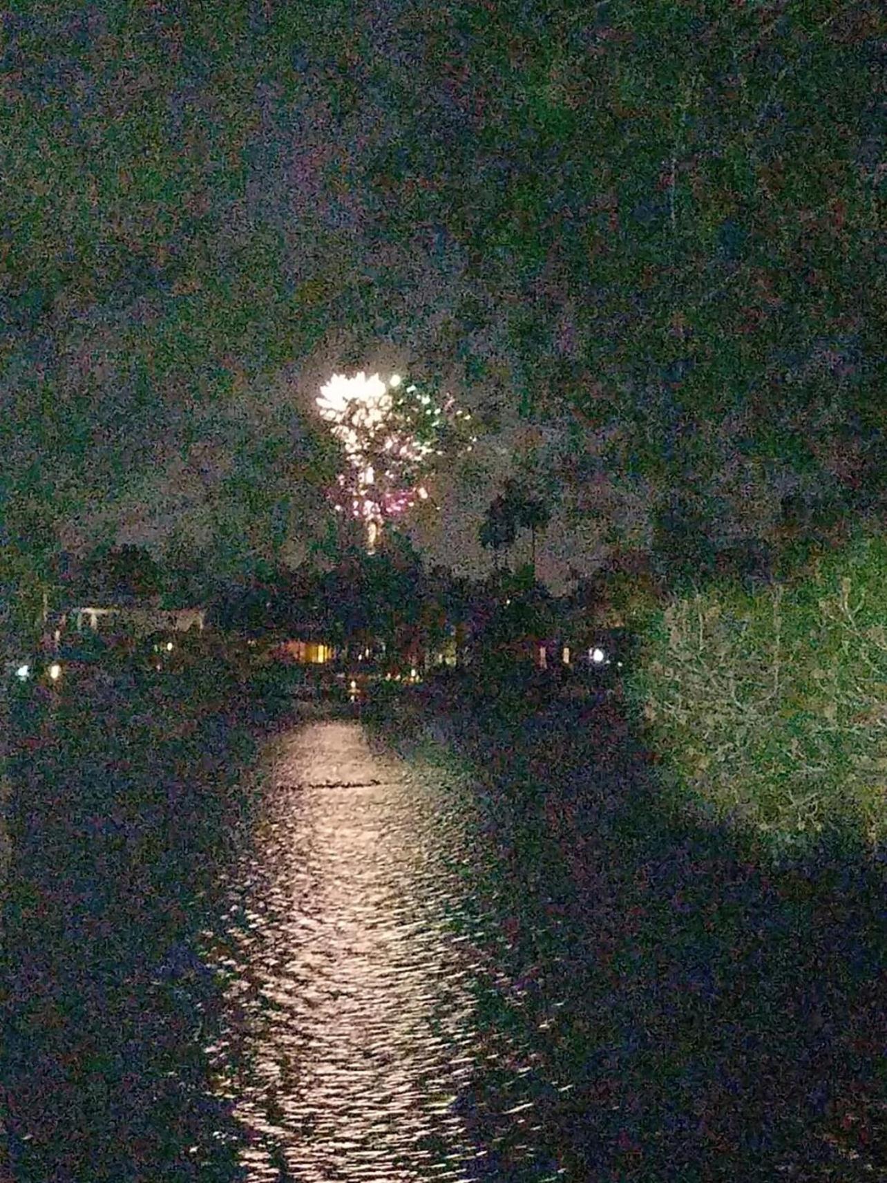 Holiday home Waterfront-2nd Flr-3br-fireworks-private-gated